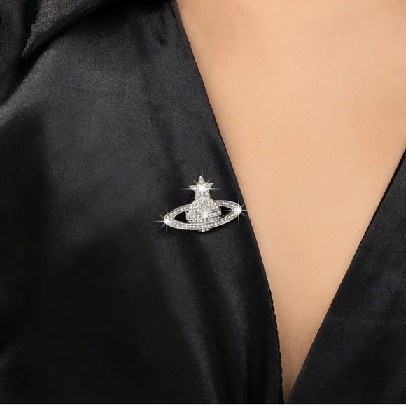 New Planet Silver Rhinestone Brooch Pin Silvertone Color - Picture 5 of 6